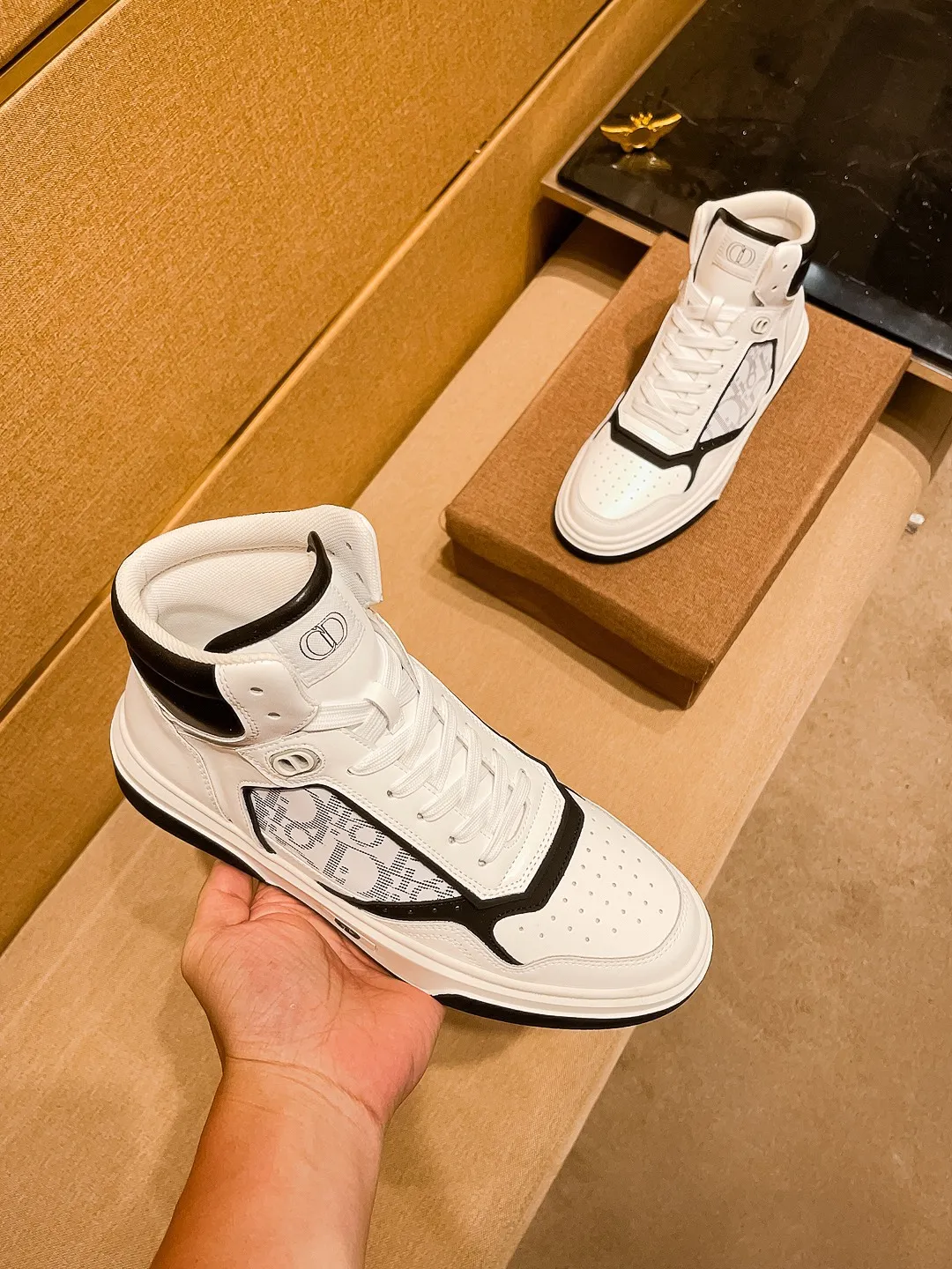 Men's shoes💰 480💰[Dior]🔥 High-end men's shoes brand official website 1:1 latest masterpiece: the upper is made of Italian imported first-layer cowhide with a comfortable and breathable lining➕original non-slip and wear-resistant outsole🔥, making walking more convenient and comfortable! An exclusive new model, a stunning work, a beautiful 1:1 replica [color] compared to the official quality! Create a fashionable personality to set off your uniqueness! A must-have for trendy men! Classic 🔥 Size: 38-44 Color: 🔥 2⃣️ colors available 🔥.
